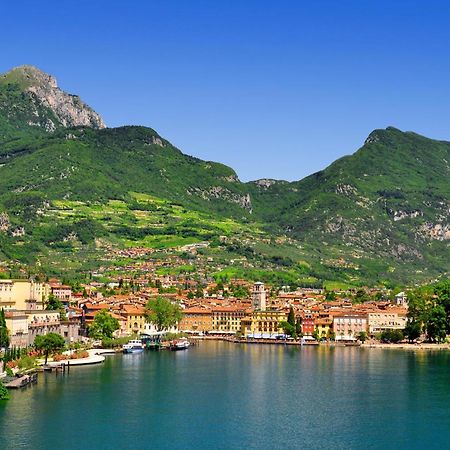 Appartamento Lara - Happy Rentals Riva del Garda Eksteriør bilde