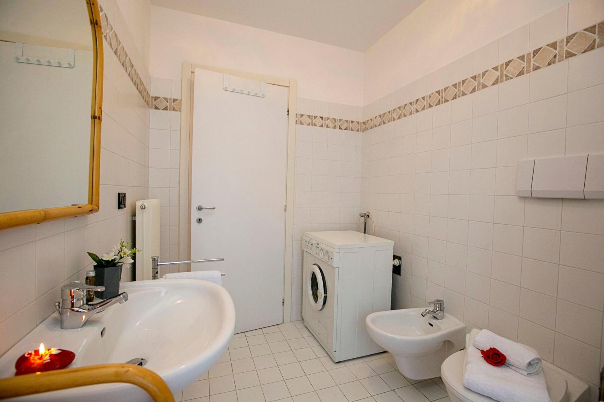 Appartamento Lara - Happy Rentals Riva del Garda Eksteriør bilde